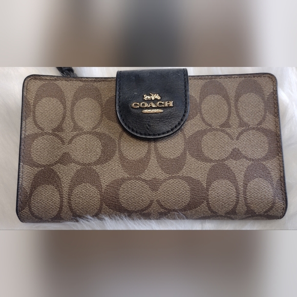 Coach Handbags - COACH WALLET EUC